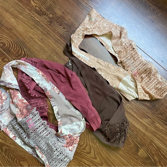 Vince Camuto women’s thongs size small, soft stretchy - Picture 4 of 5